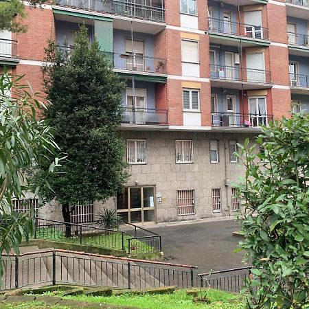 Metro Famagosta - Luminoso Appartamento Con Balcone Free Wifi & Parking Milánó Kültér fotó