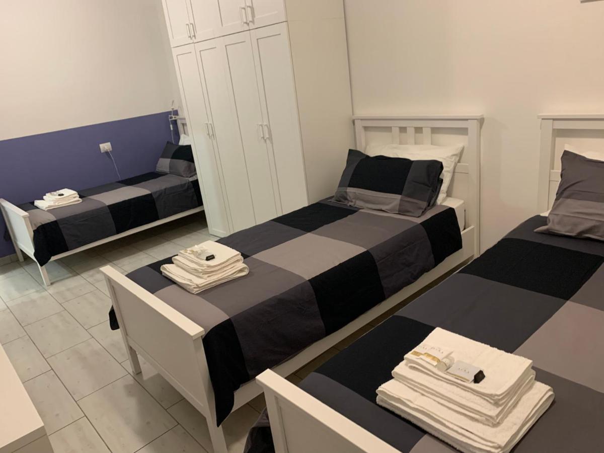 Metro Famagosta - Luminoso Appartamento Con Balcone Free Wifi & Parking Milánó Kültér fotó