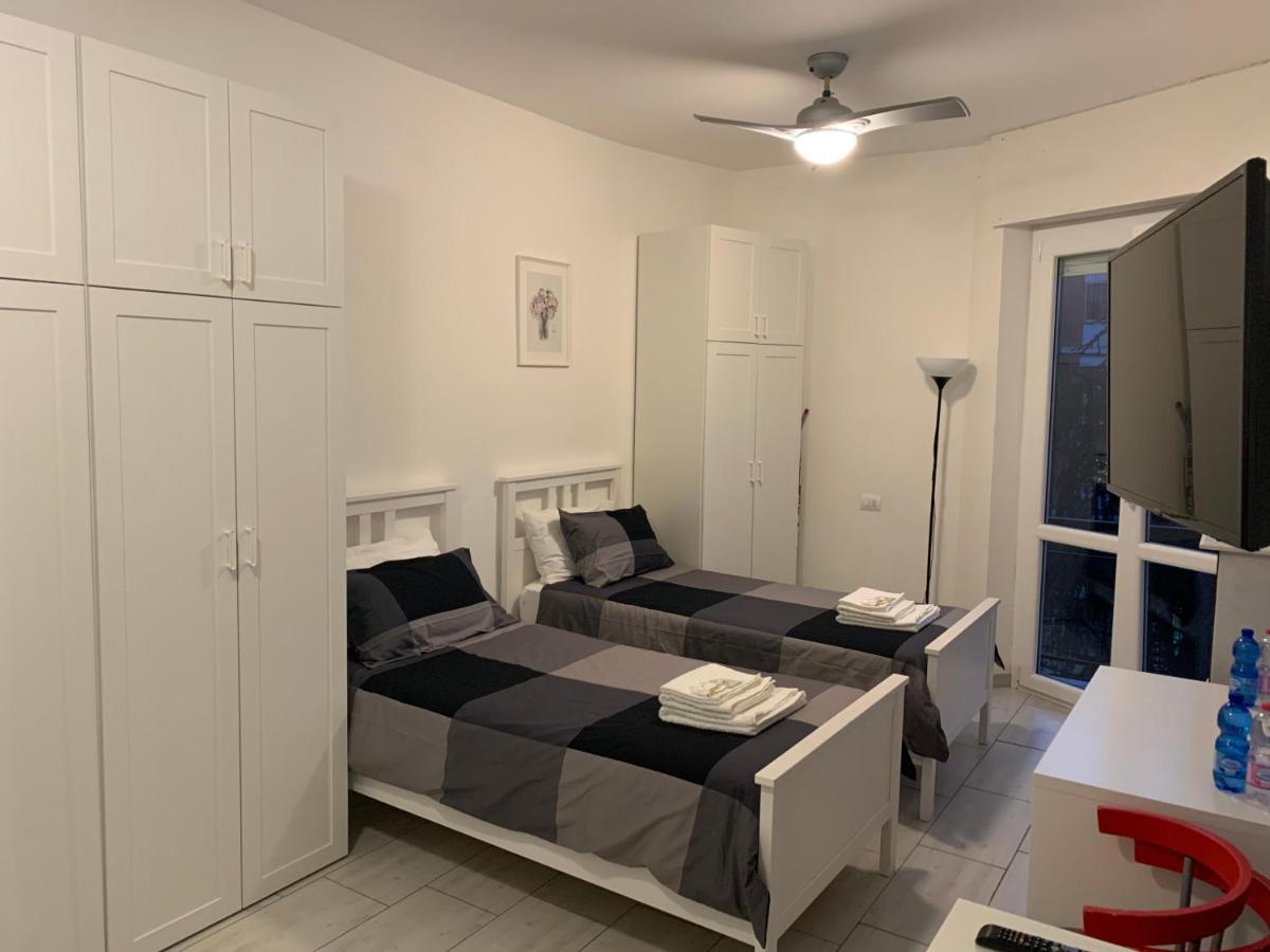 Metro Famagosta - Luminoso Appartamento Con Balcone Free Wifi & Parking Milánó Kültér fotó
